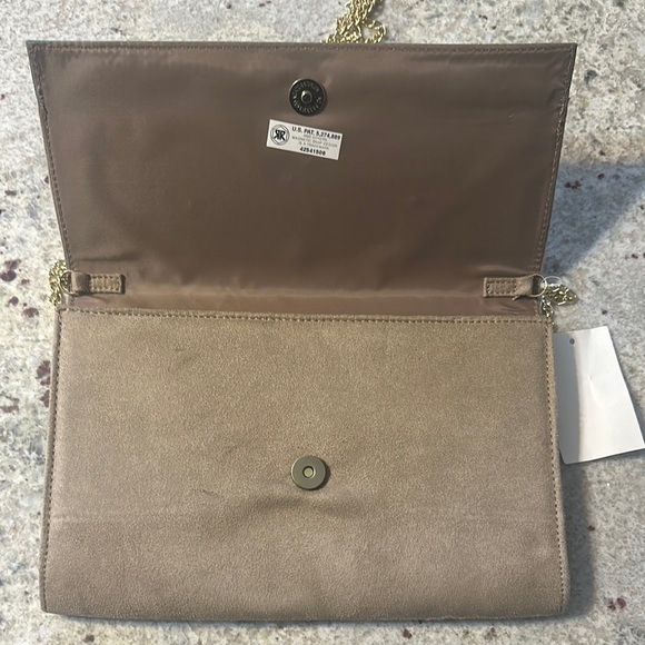 Elegant Beige and Green Clutch Bag - Picture 3 of 3